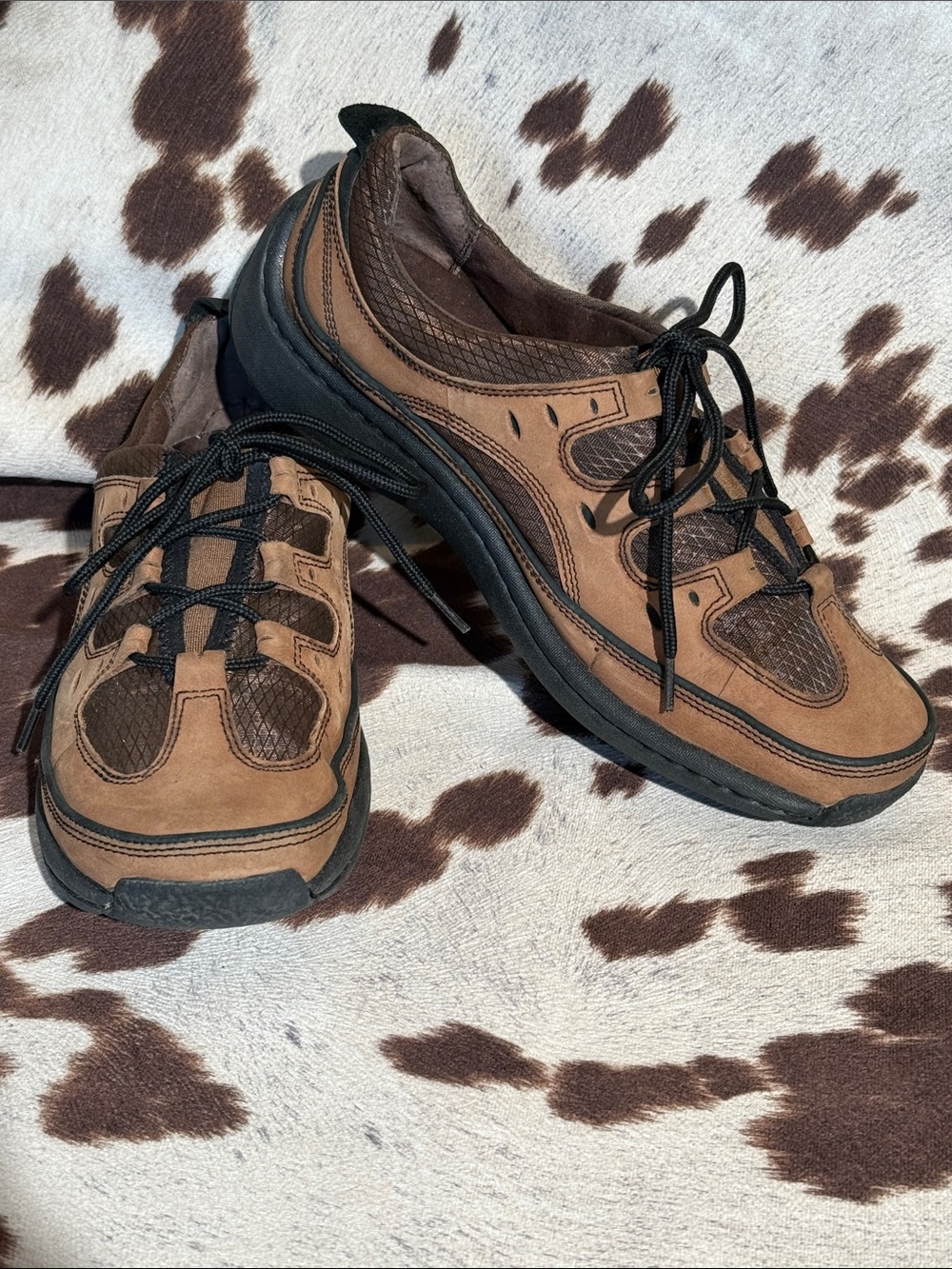 Klogs Tan and Black Lace-Up Casual Shoes